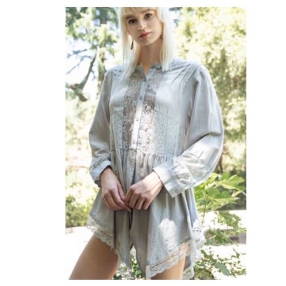 TUNIC w/ Lace Trim china collar & Shark bite Hem - Picture 7 of 15